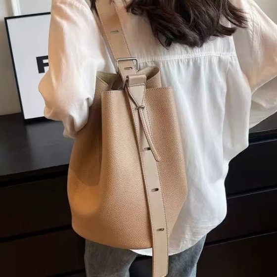 Women's handbag, large capacity, fashionable and niche design, shoulder bag, stylish crossbody bag